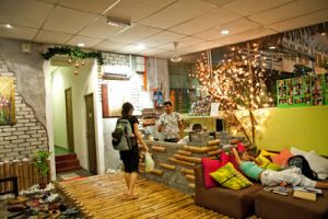 For you, travelers who wish to travel comfortably on a budget, Tropical Guest House is the perfect place to stay that provides decent facilities as well as great services.