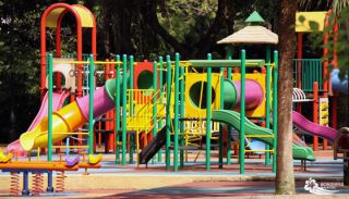 childrens playground lake gardens 2